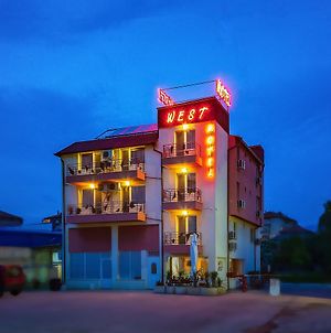 Motel West Μπλαγκόεβγκραντ Exterior photo