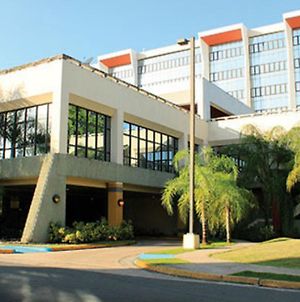 Howard Johnson Centro Cardiovascular San Juan Σαν Χουάν Exterior photo