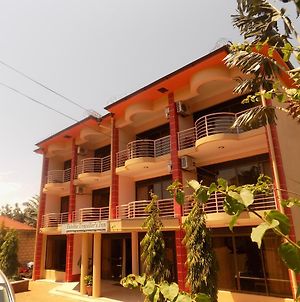Entebbe Traveller'S Hotel Exterior photo