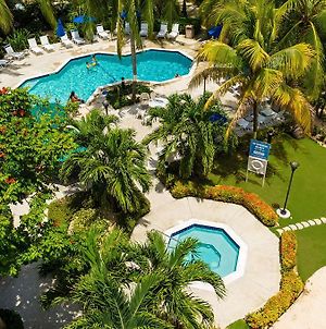 Hampton Inn Grand Cayman Facilities photo