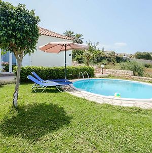Chill And Relax In A Home With Pool Near The Beach Αλμυρίδα Exterior photo