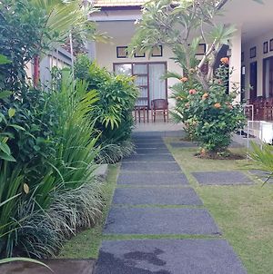 Purnama Guesthouse Canggu Exterior photo