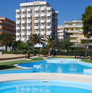 Hotel Sporting Alba Adriatica Exterior photo