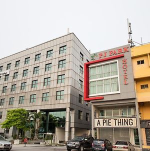 Pj Park Hotel @ Damansara Uptown Petaling Jaya Exterior photo
