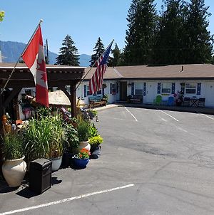 Creston Valley Motel Exterior photo
