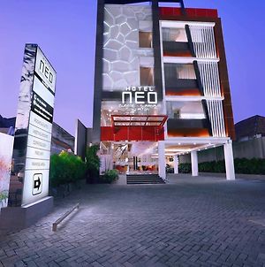 Hotel Neo Gubeng - Surabaya By Aston Σουραμπάγια Exterior photo