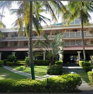 Royal Orchid Resort & Convention Centre, Yelahanka Μπανγκαλόρ Exterior photo