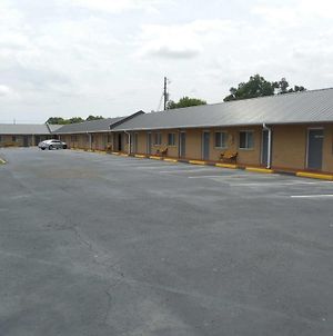 River Heights Motel Crump Exterior photo
