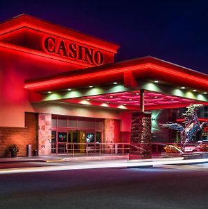 Deerfoot Inn And Casino Κάλγκαρι Exterior photo
