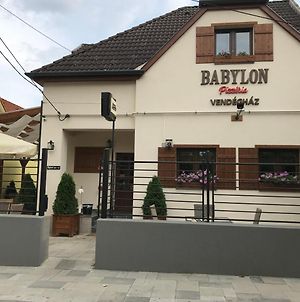 Babylon Pizzeria Vendeghaz Ξενοδοχείο Μίσκολτς Exterior photo