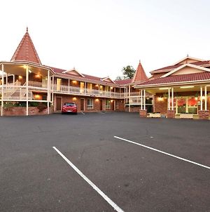 Abel Tasman Motor Inn Ντούμπο Exterior photo