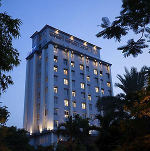 Batiqa Hotel Darmo - Σουραμπάγια Exterior photo