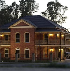 Carlyle Suites & Apartments Wagga Wagga Exterior photo
