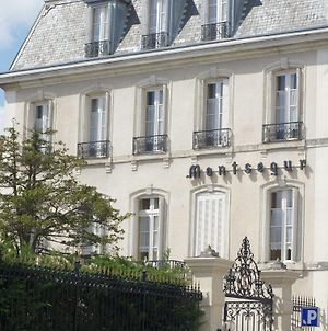 Hotel Montsegur Σαιν-Ντενί Exterior photo