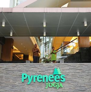 Pyrenees Jogja Ξενοδοχείο Γιογκιακάρτα Exterior photo