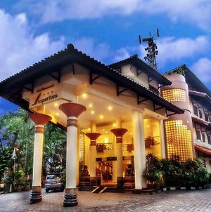 Hotel Imperium Μπαντούνγκ Exterior photo