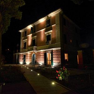 Villa Accini Μοντερόσο αλ Μάρε Exterior photo