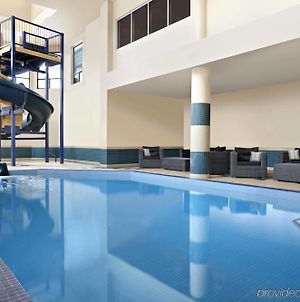 Four Points By Sheraton Hotel & Suites Calgary West Facilities photo