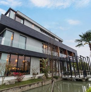 Sunrise Bed And Breakfast Yilan Exterior photo