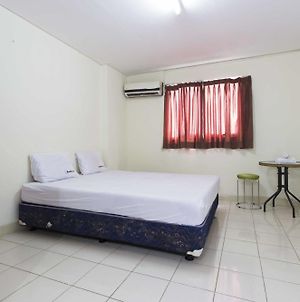 Reddoorz Apartment @ Pulo Gadung Τζακάρτα Exterior photo