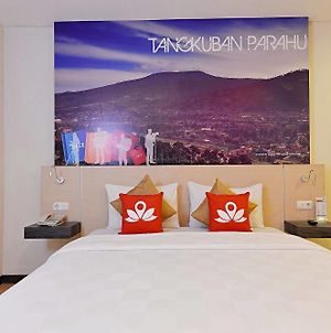 Zen Premium Cihampelas Ξενοδοχείο Μπαντούνγκ Exterior photo
