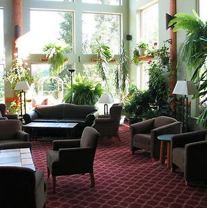Holiday Inn Hotel & Suites Valemount Interior photo