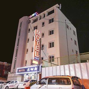 Sketch Motel Κανγκούνγκ Exterior photo