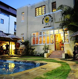 A Sunflower Stop Backpackers Hostel Κέιπ Τάουν Exterior photo