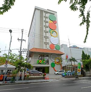 Pop! Hotel Diponegoro Σουραμπάγια Exterior photo