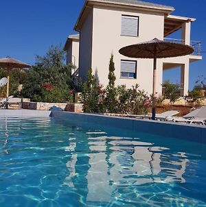 Luxurious Villa At A Unique Spot Άγιος Νικόλαος Exterior photo