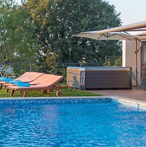 Modern Villa Di Rovigno With Pool, Hot Tub And Sea View Rovinjsko Selo Exterior photo