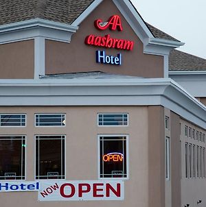 Aashram Hotel By Niagara River Καταρράκτες του Νιαγάρα Exterior photo