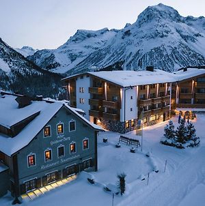 Hotel Goldener Berg Lech am Arlberg Exterior photo