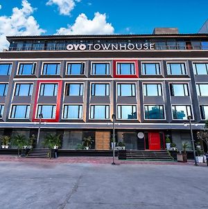 Oyo Townhouse 051 Lal Kothi Ξενοδοχείο Τζαϊπούρ Exterior photo