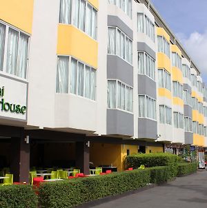 Malai House Ξενοδοχείο Karon Exterior photo