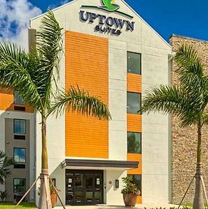 Uptown Suites Extended Stay Mi Homestead Exterior photo