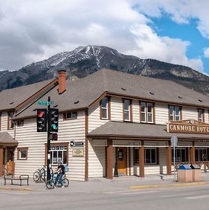 Party Hostel - The Canmore Hotel Hostel Exterior photo