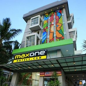 Maxone Hotels At Malang Μαλάνγκ Exterior photo