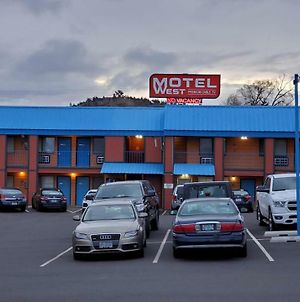 Motel West Bend Exterior photo