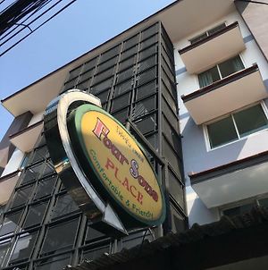 Four Sons Place Ξενοδοχείο Μπανγκόκ Exterior photo