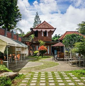 Bantal Guling Villa Lembang Exterior photo