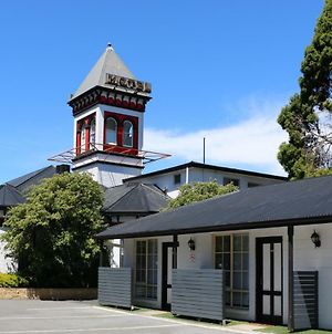 Hobart Tower Motel Exterior photo