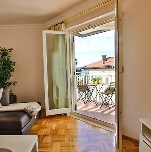 Apartment Gala With Balcony And Private Parking Πόρετς Exterior photo