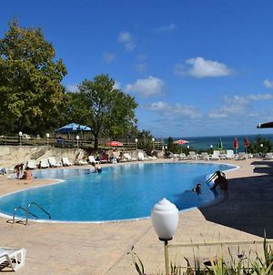 Ahilea Hotel - Free Pool Access Μπαλτσίκ Exterior photo