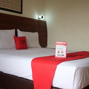 Reddoorz Plus Near Senen Ξενοδοχείο Τζακάρτα Exterior photo