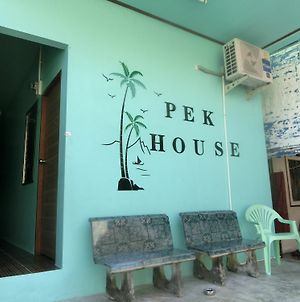 Pek House Διαμέρισμα Phuket Exterior photo