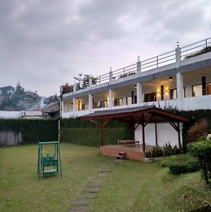 The View Villa Cisarua Exterior photo