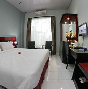 Shunda Hotel Bali Ντενπασάρ Exterior photo