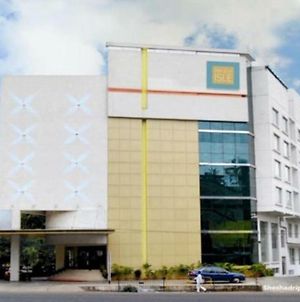 Hotel Trinity Isle Μπανγκαλόρ Exterior photo