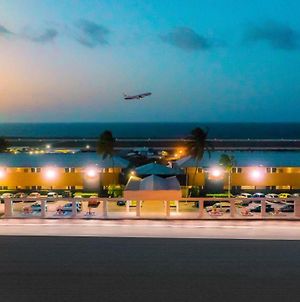 Curacao Airport Hotel Βίλλεμσταντ Exterior photo